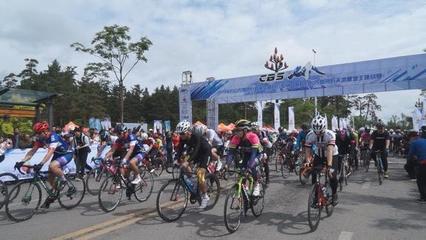 2018长白山森林公路自行车赛鸣枪开赛