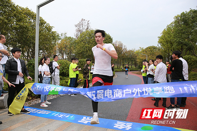 电商圈新风尚 第五届电商户外悦享跑鸣枪开跑，以脚步丈量商业与健康的边界