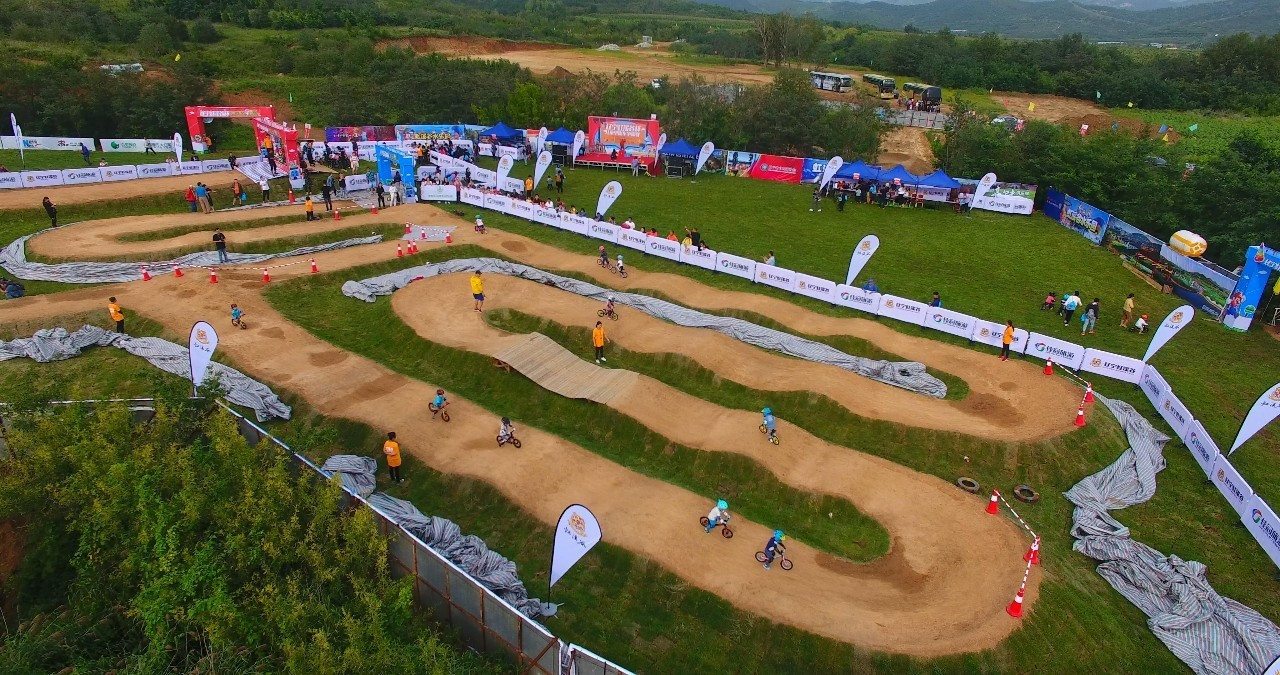 萌娃大作战 首届“虹溪谷杯”儿童平衡车争霸赛户外激战首日，瞬间萌爆全场！